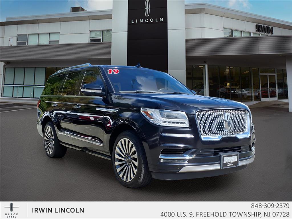 Used 2019 Lincoln Navigator Reserve image 2