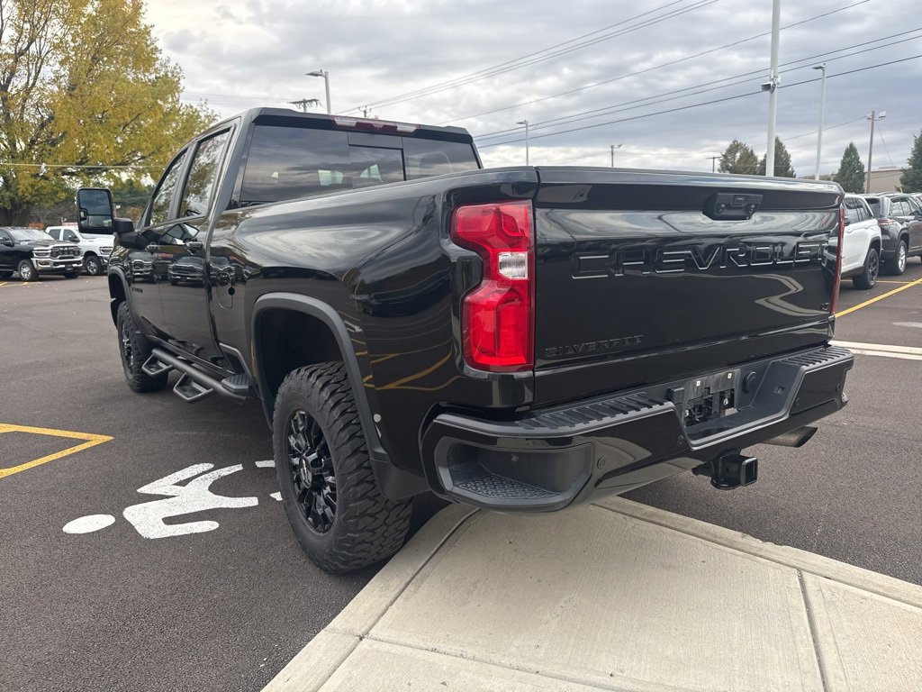 Used 2024 Chevrolet Silverado 2500 LT w/ Midnight Edition image 5