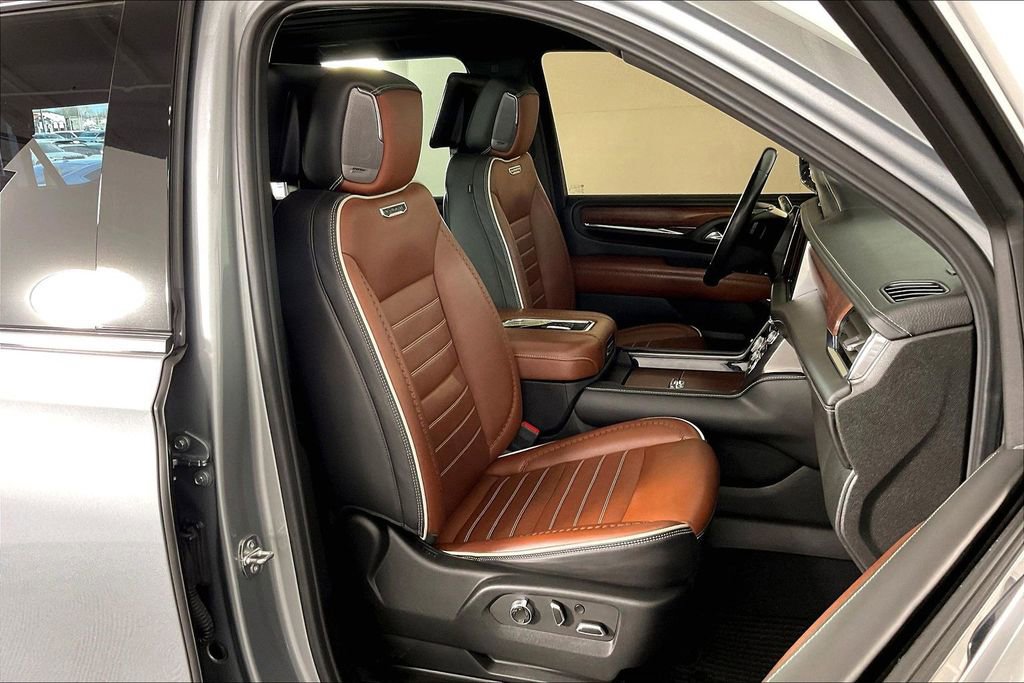Used 2024 GMC Yukon XL Denali Ultimate image 10