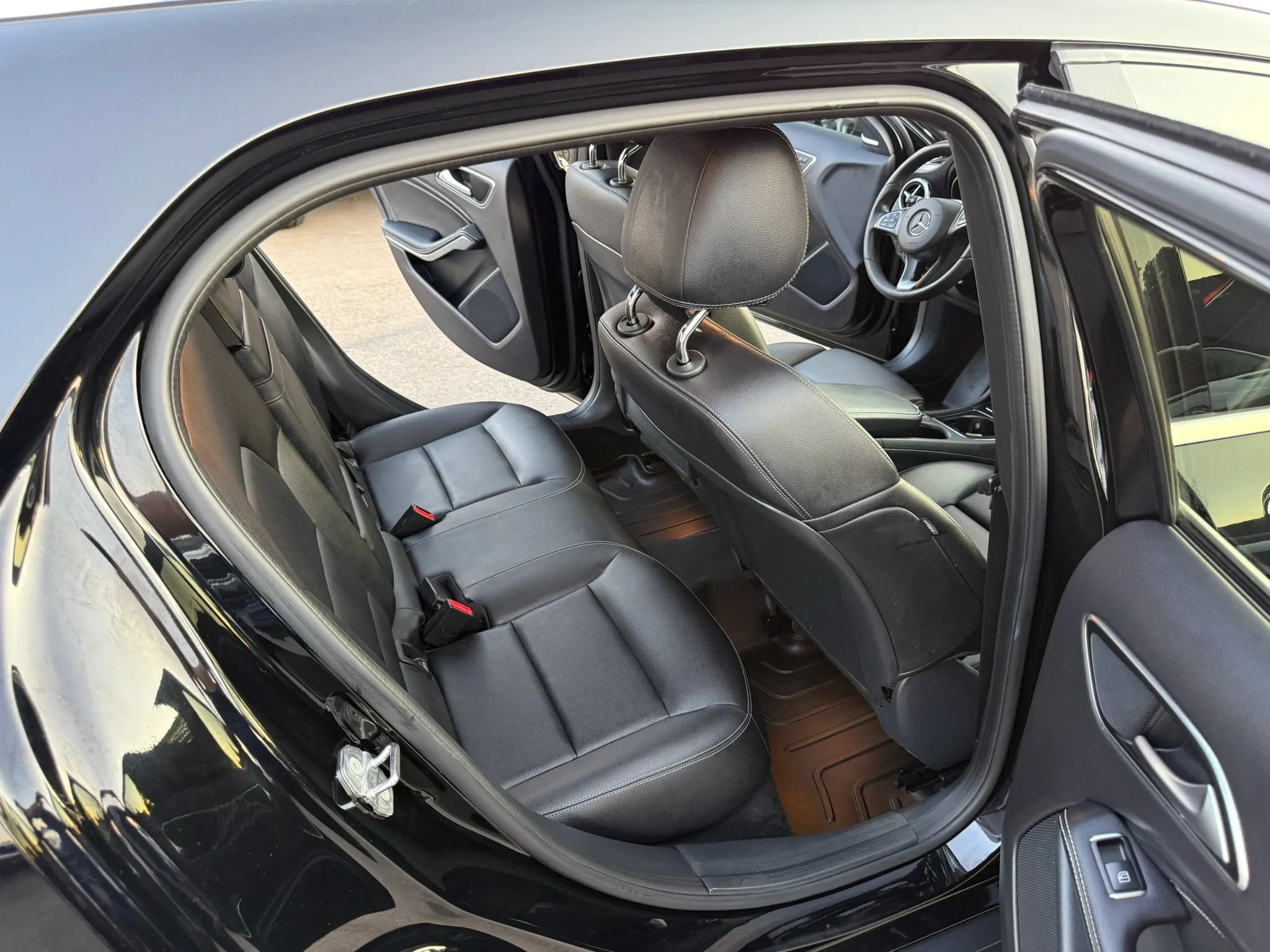 Used 2019 Mercedes-Benz GLA 250 4MATIC image 35