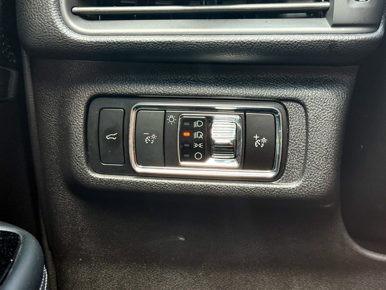 Used 2023 Lincoln Corsair AWD w/ Equipment Group 101A image 31