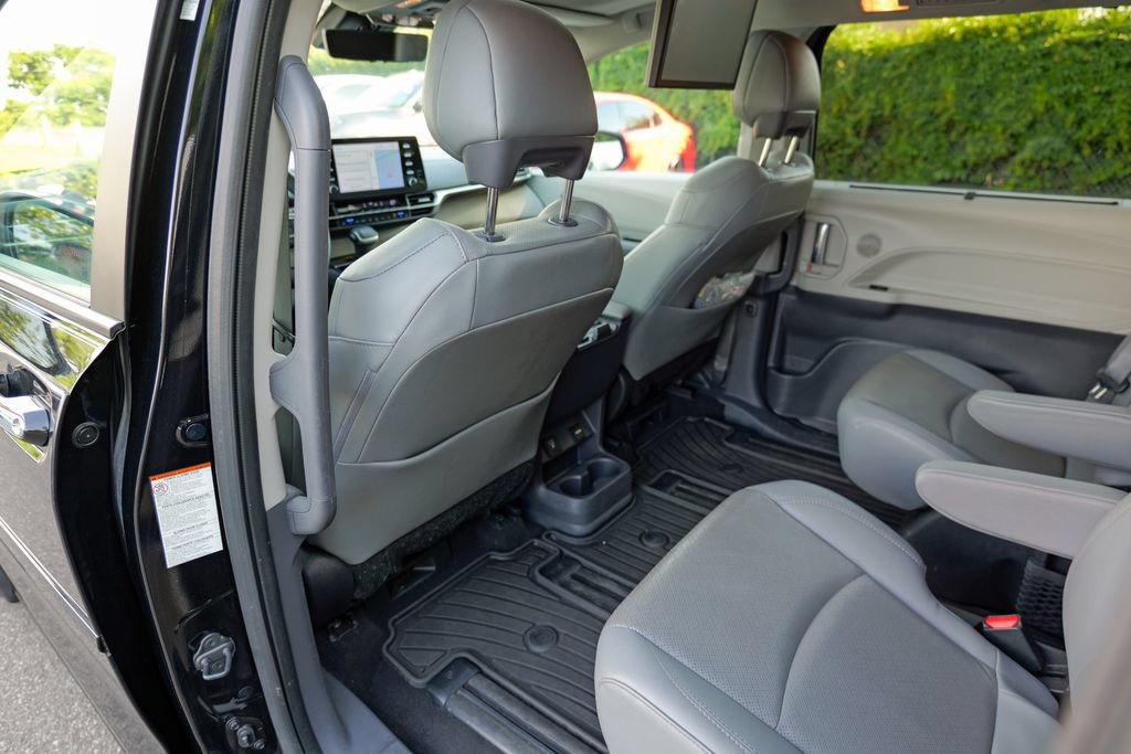 Used 2023 Toyota Sienna Limited AWD/4WD image 24
