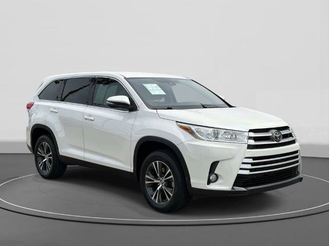 Used 2019 Toyota Highlander Plus FWD image 4