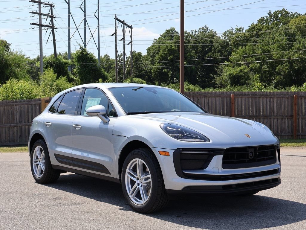 Certified 2025 Porsche Macan AWD/4WD image 11