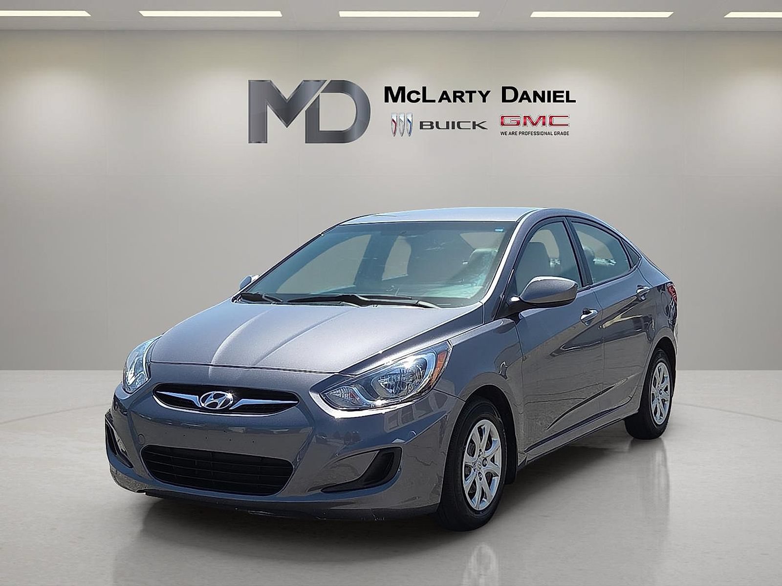 Used 2013 Hyundai Accent GLS FWD image 3