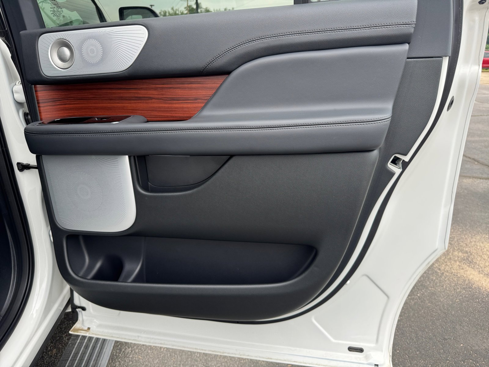 New 2024 Lincoln Navigator L Reserve image 26