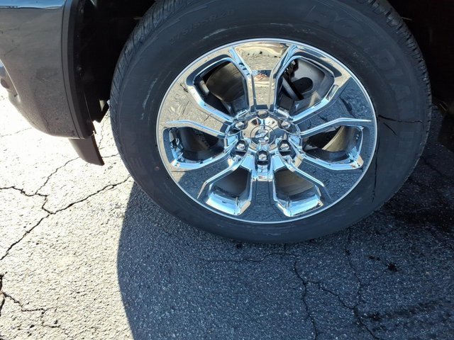 New 2026 RAM 1500 4x4 Crew Cab image 6