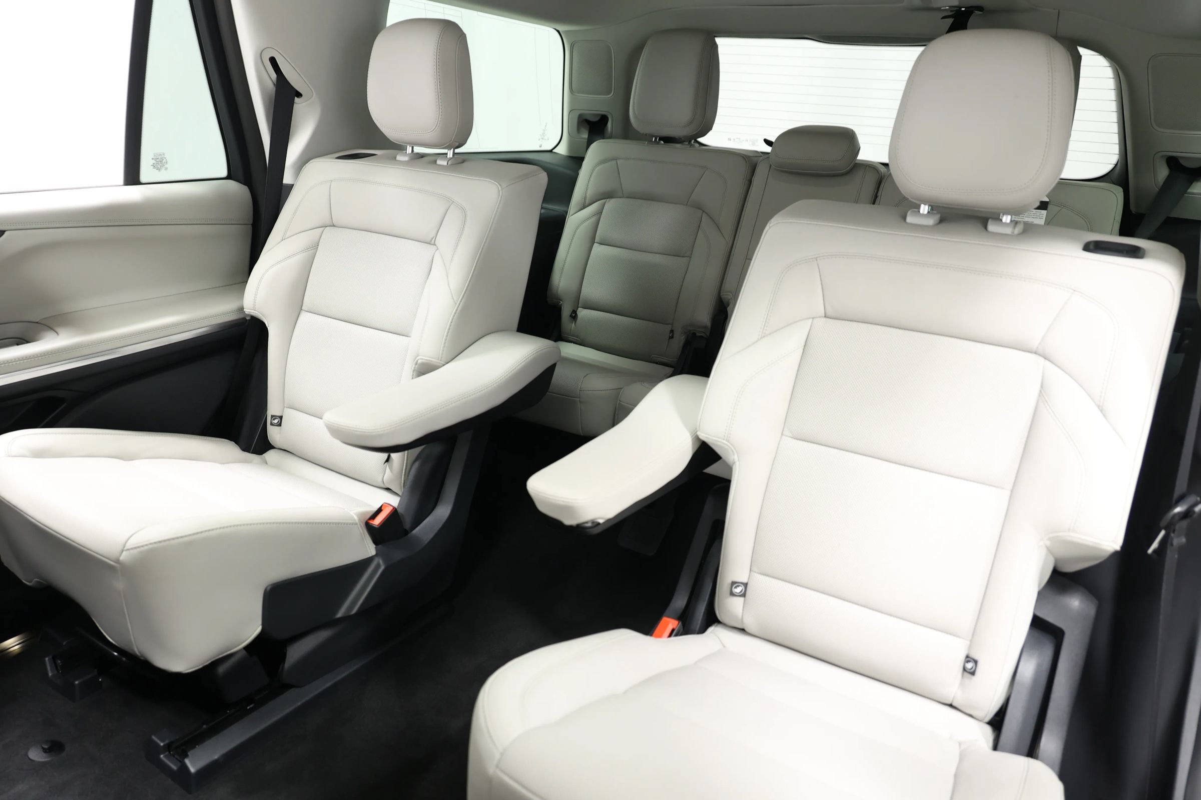 Used 2025 Lincoln Navigator Reserve AWD/4WD image 3