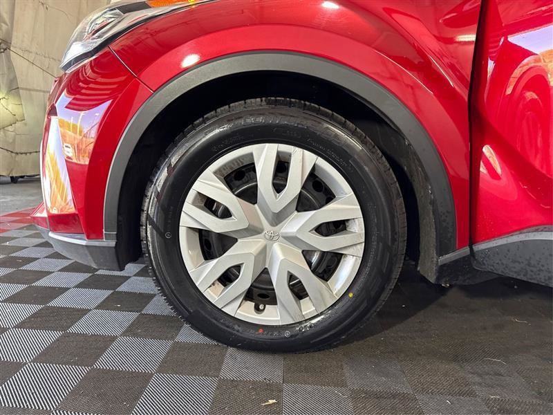 Used 2020 Toyota C-HR LE FWD image 24