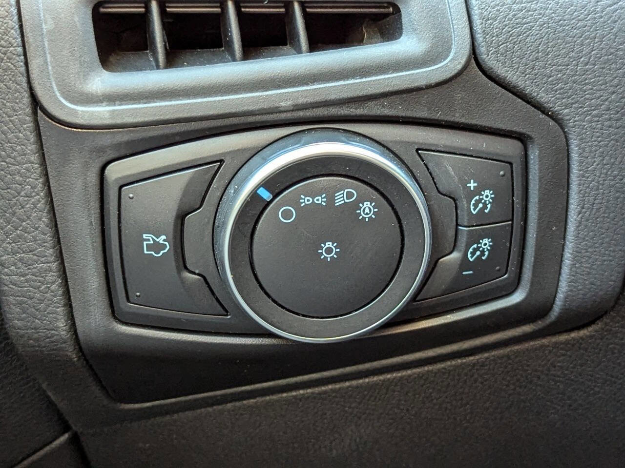 Used 2017 Ford Focus SE image 26