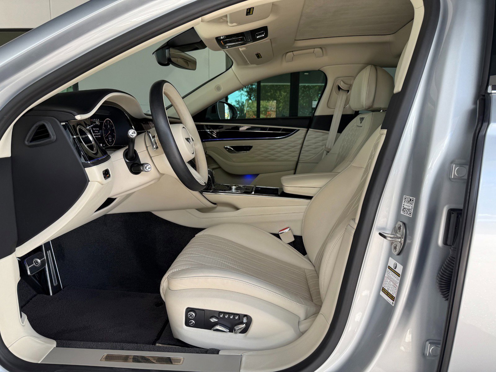 Used 2022 Bentley Flying Spur W12 image 19