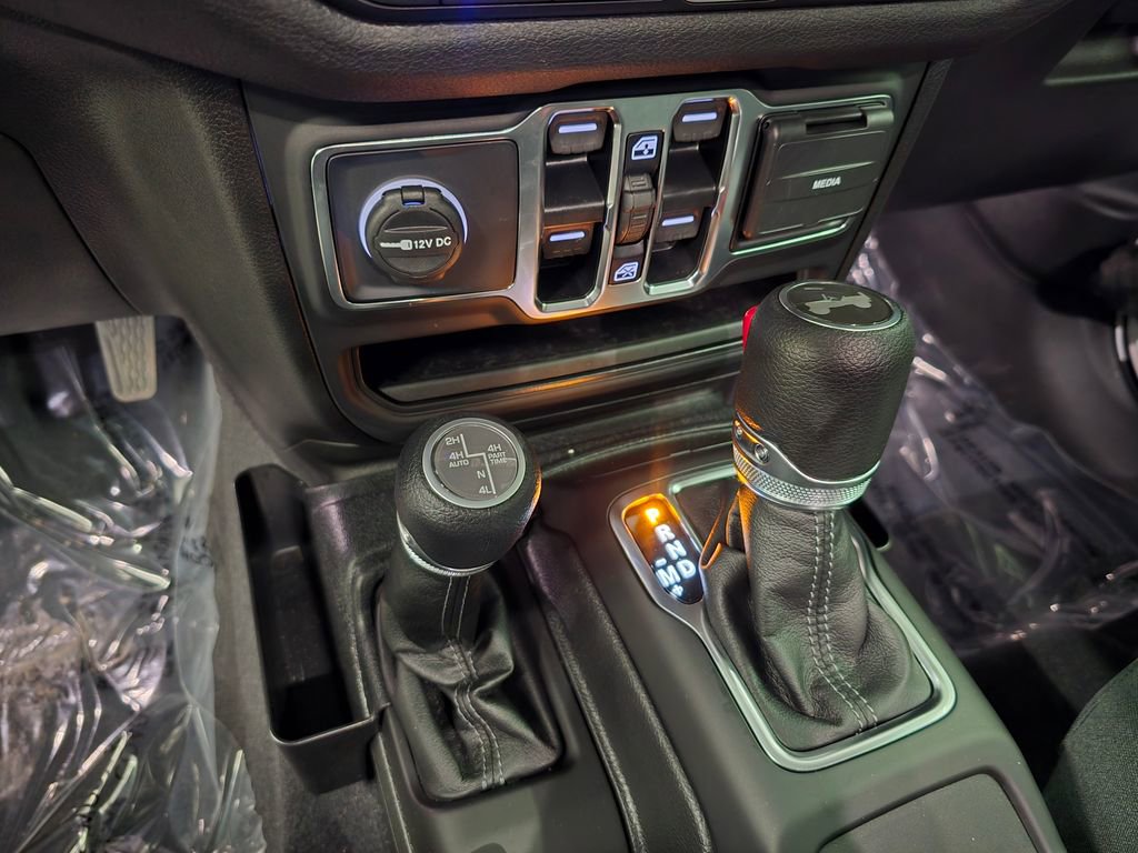 Used 2025 Jeep Wrangler Sport S image 30