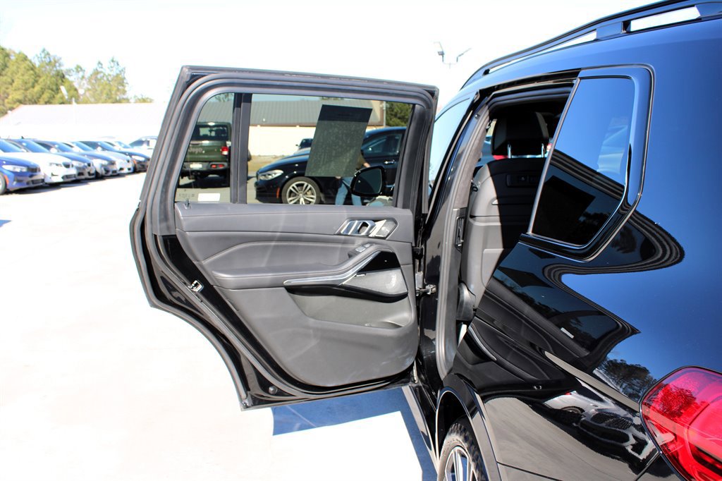 Used 2021 BMW X7 M50i w/ Dynamic Handling Package image 41