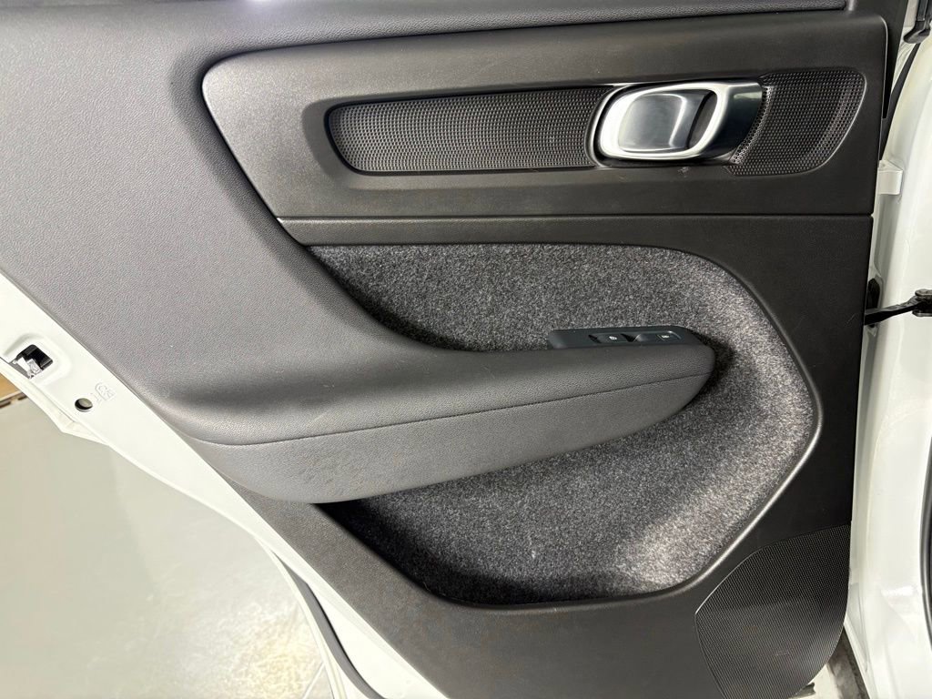 Used 2023 Volvo XC40 B5 Ultimate w/ Protection Package Premier image 34