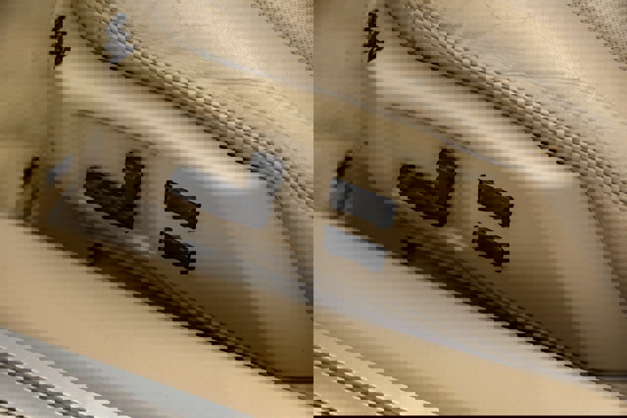 Used 2005 Cadillac XLR image 33