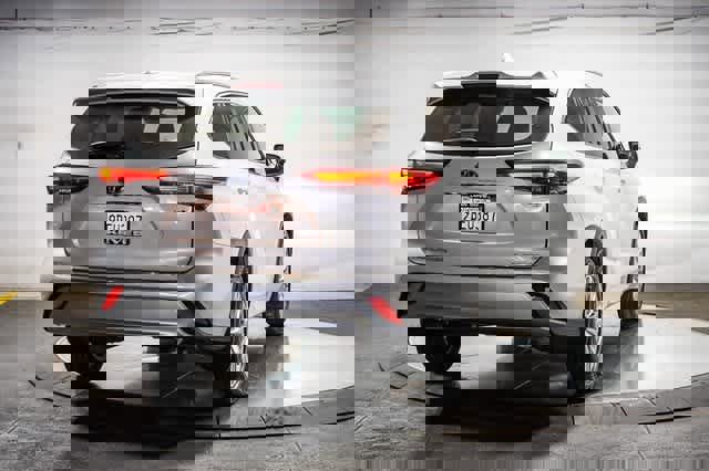 Certified 2022 Toyota Highlander Platinum image 6