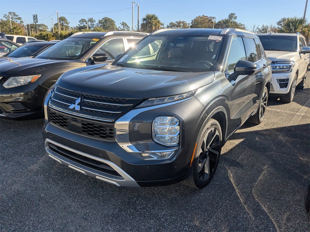 Used 2024 Mitsubishi Outlander SEL image 3