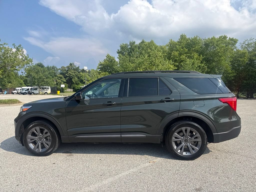 Used 2022 Ford Explorer XLT w/ Equipment Group 202A AWD/4WD image 6