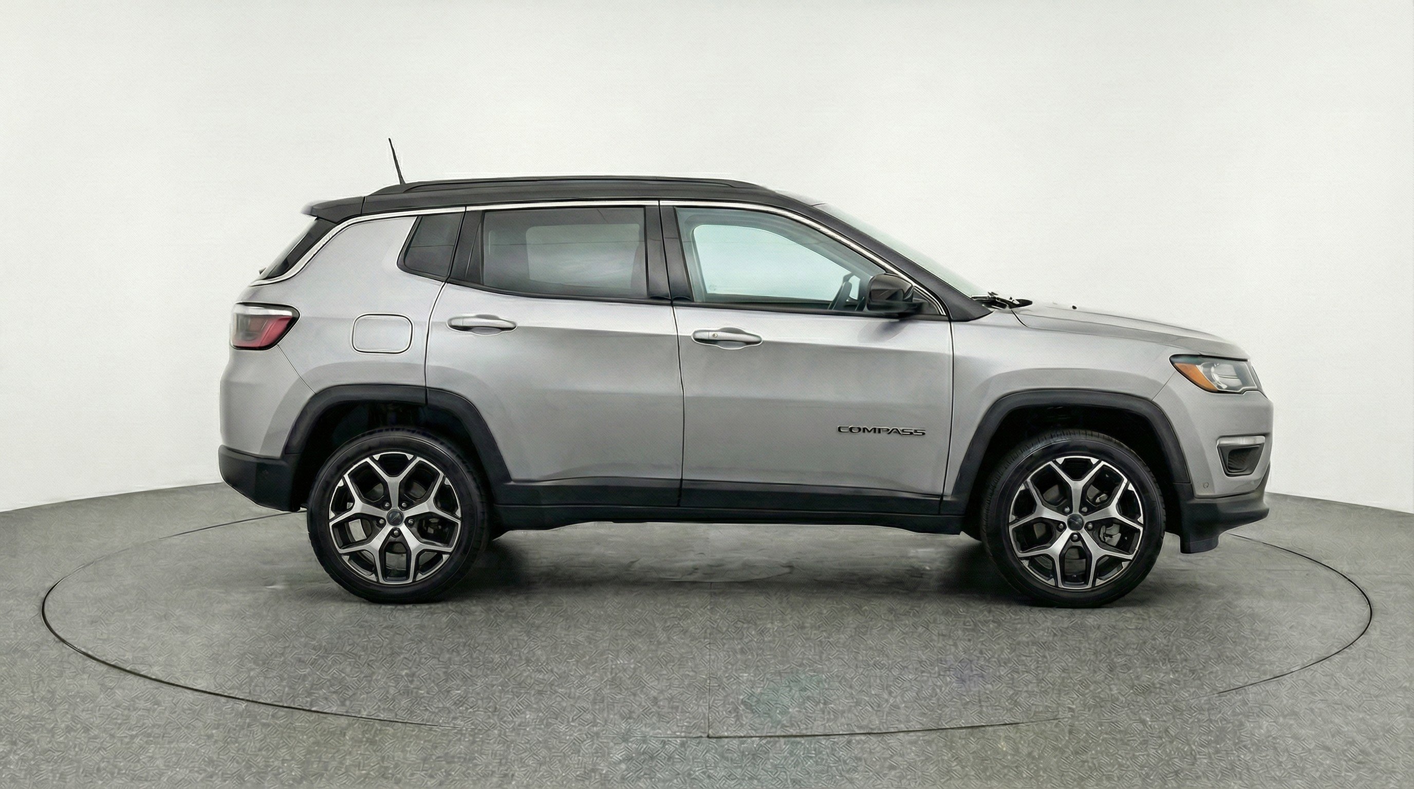 Used 2025 Jeep Compass Limited AWD/4WD image 11