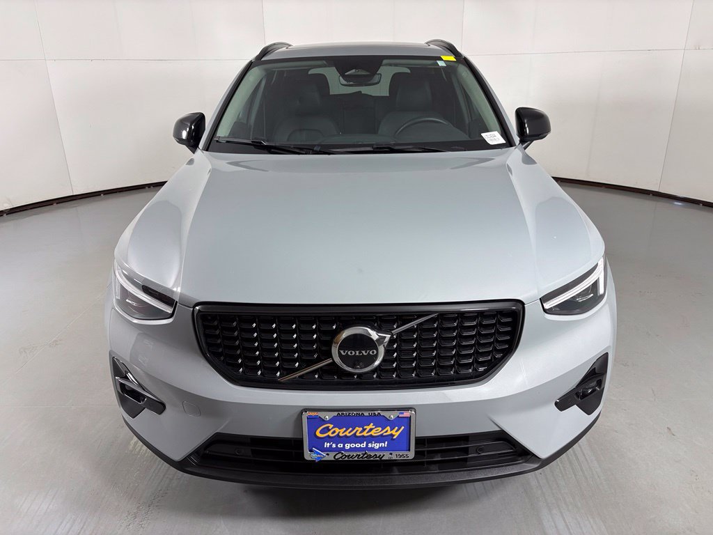 Used 2026 Volvo XC40 B5 Plus AWD/4WD image 3