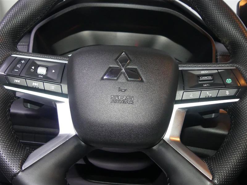 Used 2024 Mitsubishi Outlander SE AWD/4WD image 31