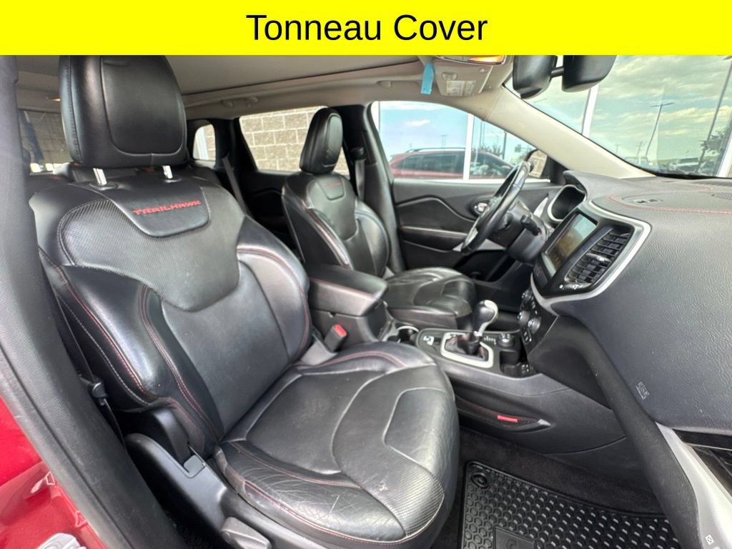 Used 2017 Jeep Cherokee Trailhawk AWD/4WD image 38