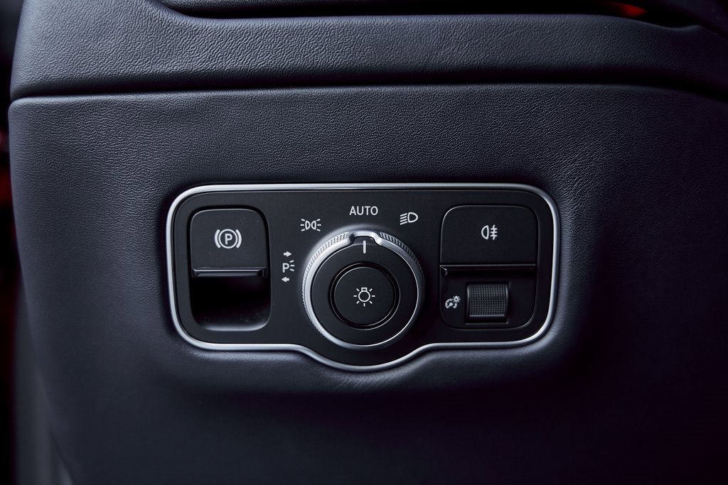 Used 2024 Aston Martin DB12 image 40