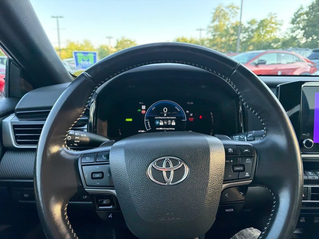 Used 2025 Toyota Camry SE FWD image 26