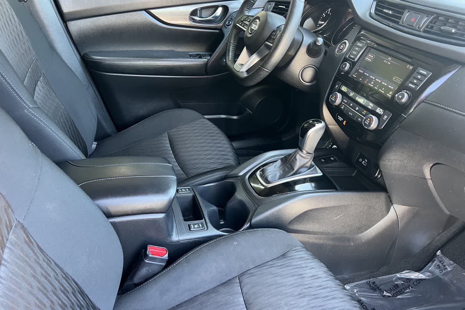 Used 2020 Nissan Rogue SV w/ Premium Package FWD image 18