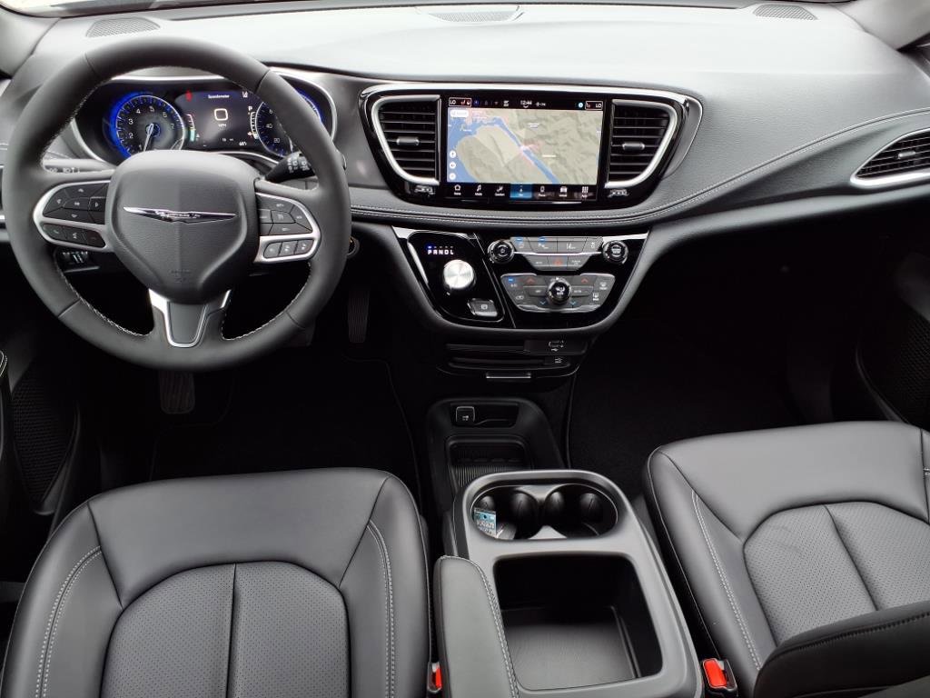 New 2026 Chrysler Pacifica Select image 4