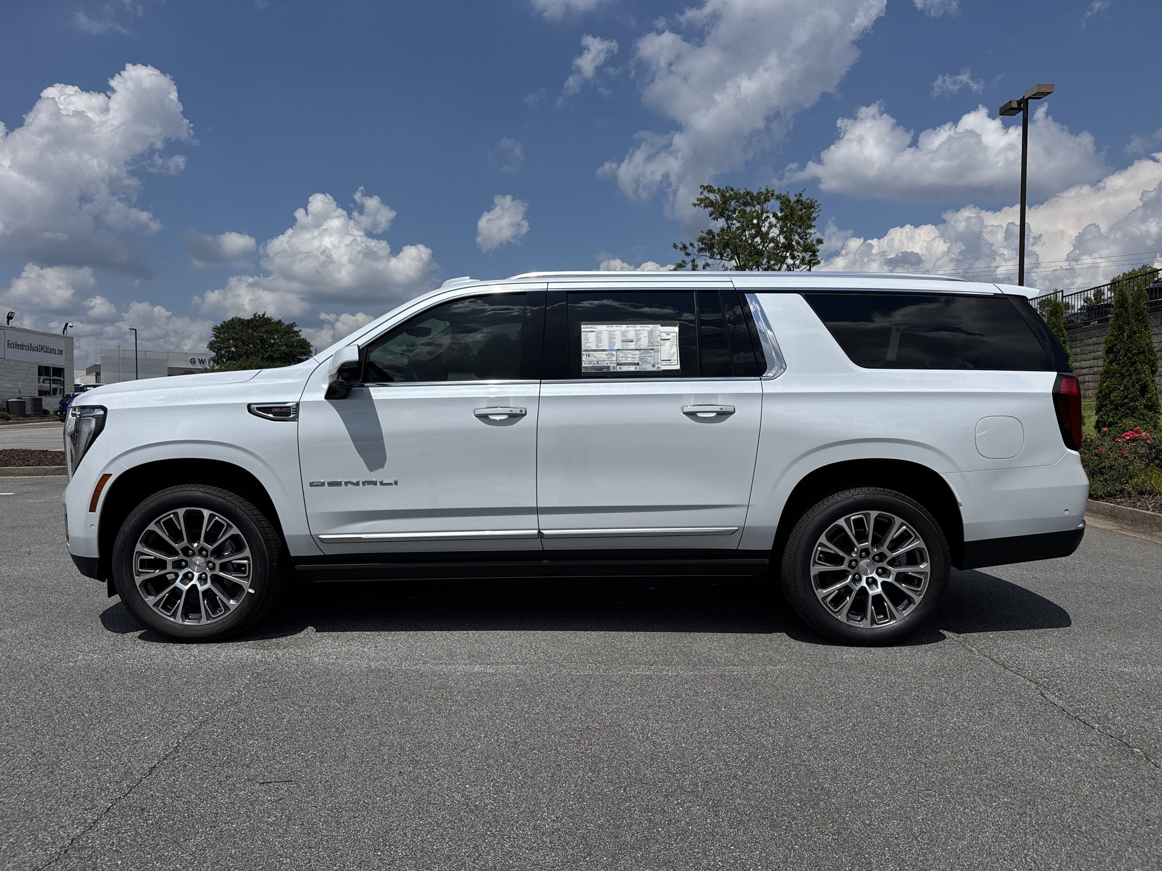 New 2026 GMC Yukon XL Denali w/ Denali Reserve Package RWD image 7