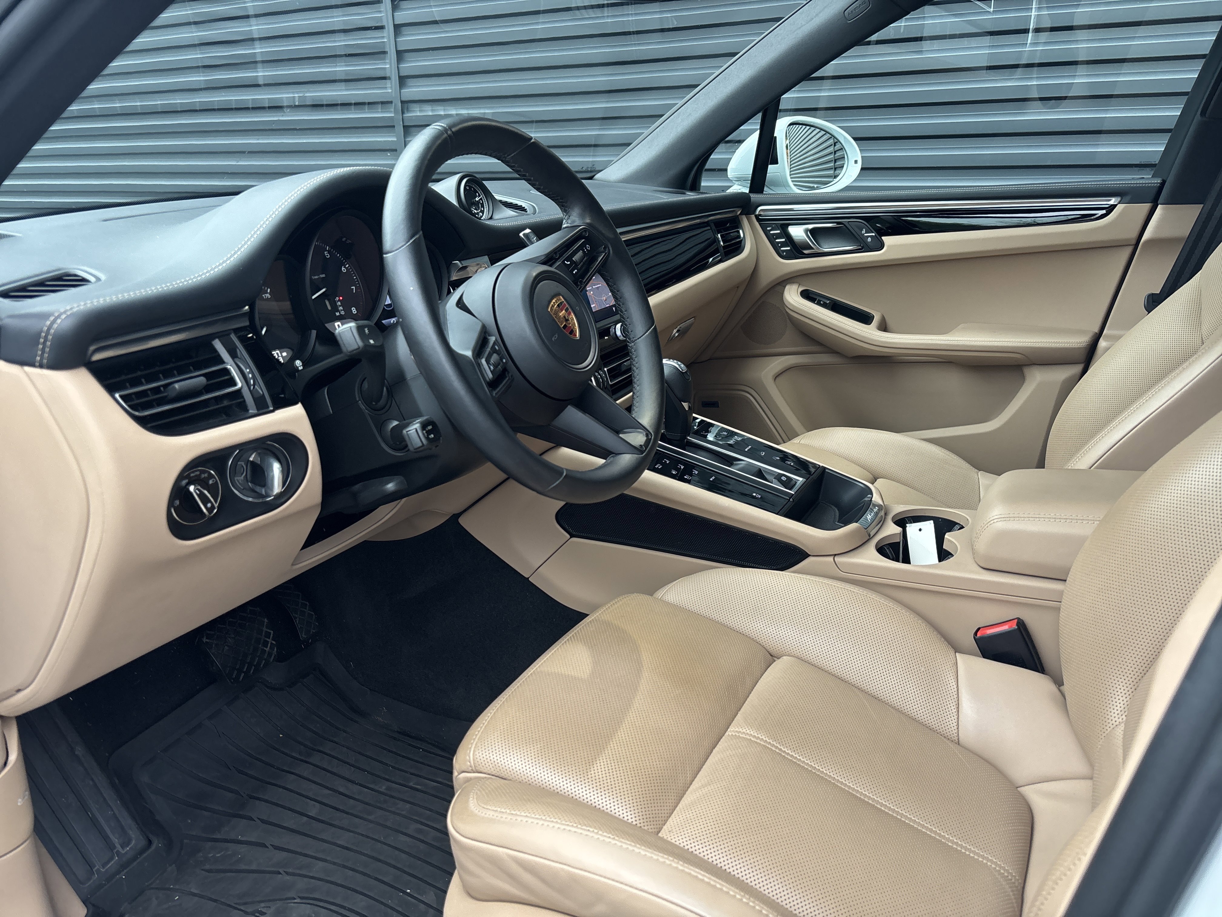 Certified 2022 Porsche Macan image 10