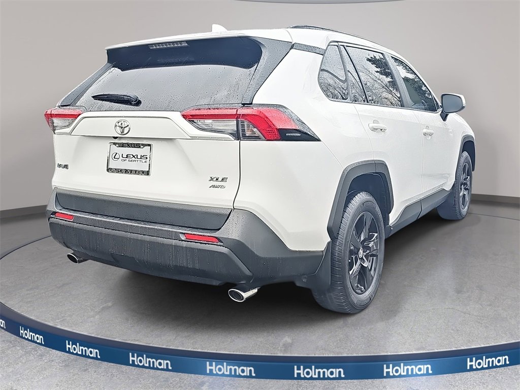 Used 2020 Toyota RAV4 XLE image 5