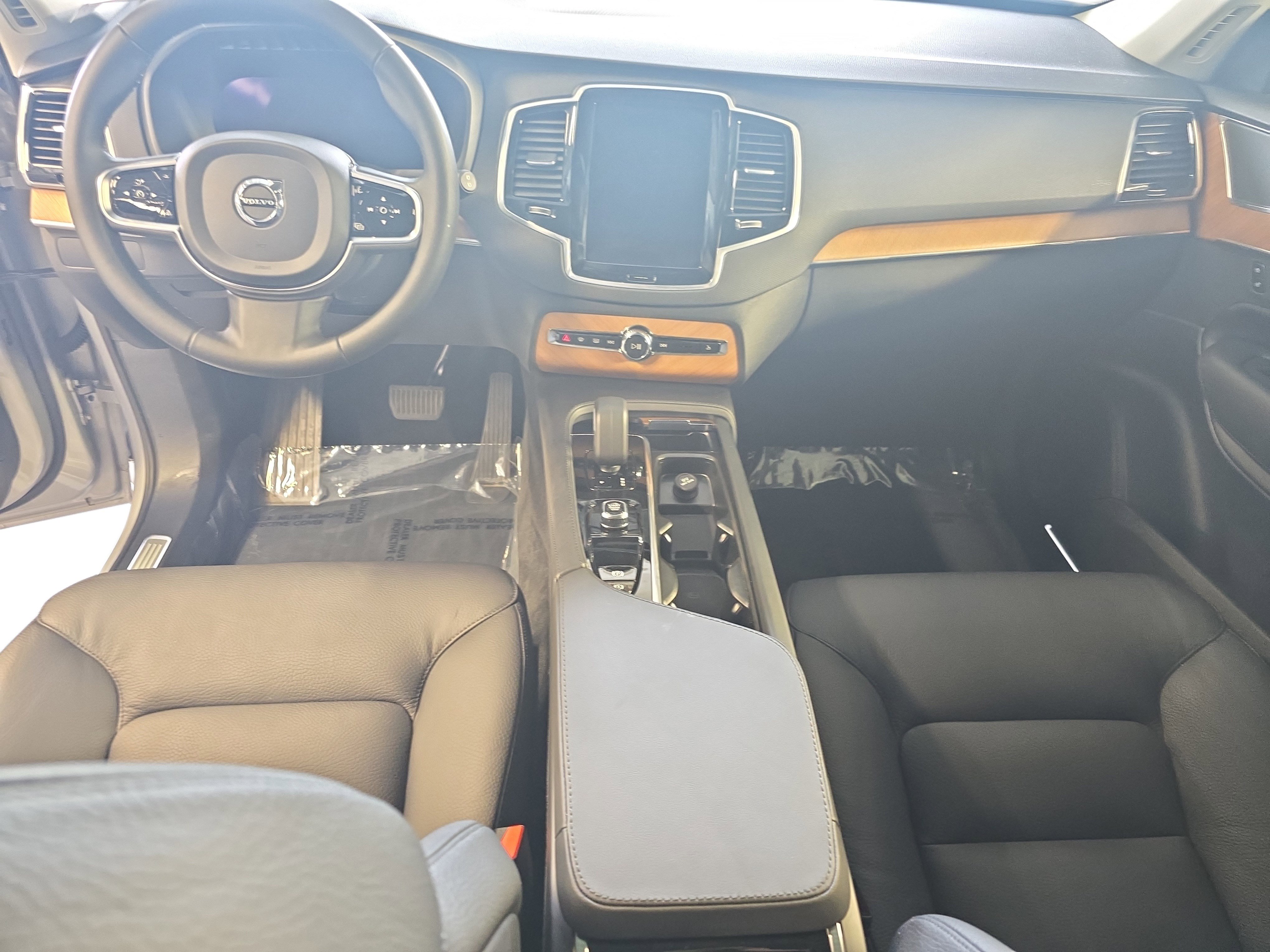 Used 2024 Volvo XC90 B6 Plus w/ Protection Package Premier AWD/4WD image 9