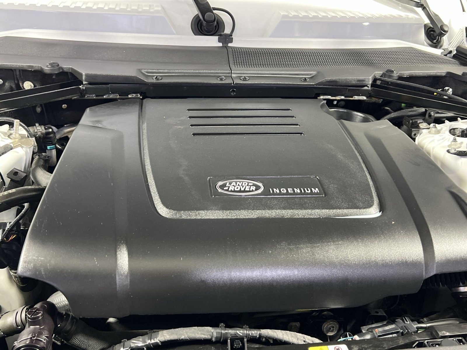 Used 2024 Land Rover Defender 110 S image 29