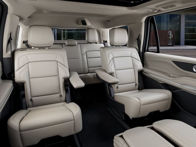New 2027 Lincoln Navigator Reserve AWD/4WD image 12