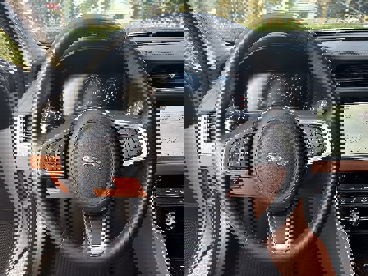 Used 2018 Jaguar XF Portfolio image 12