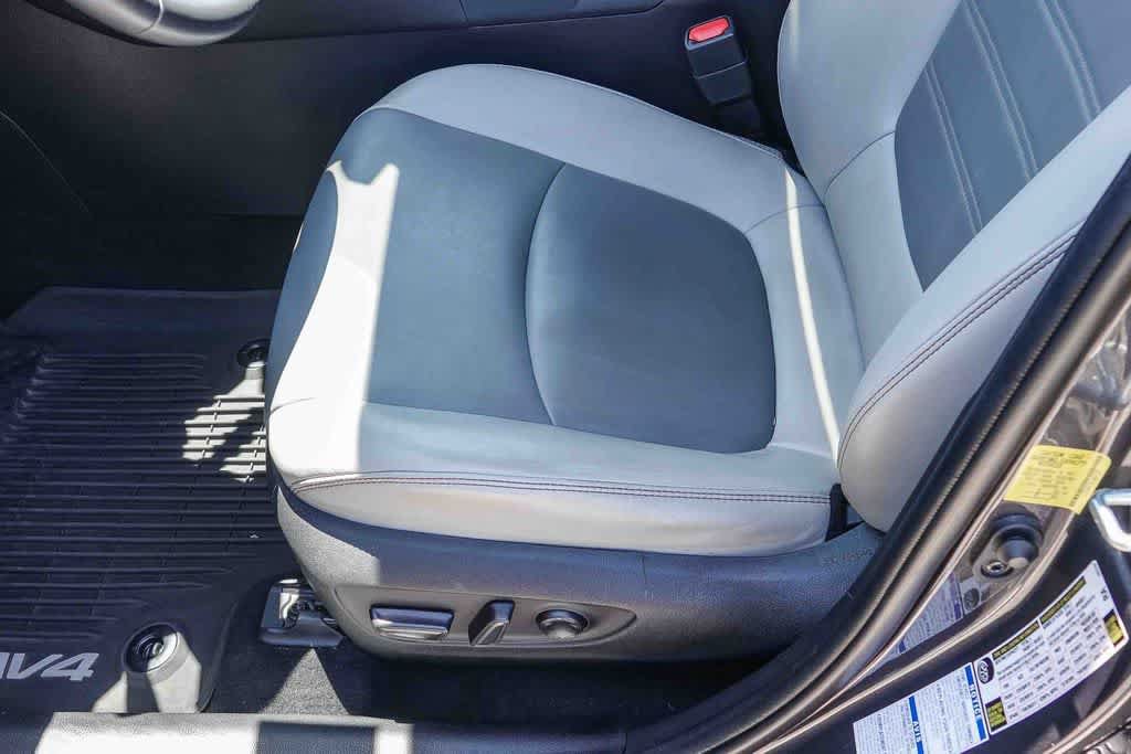 Used 2020 Toyota RAV4 Limited w/ Carpet Mat Package AWD/4WD image 20