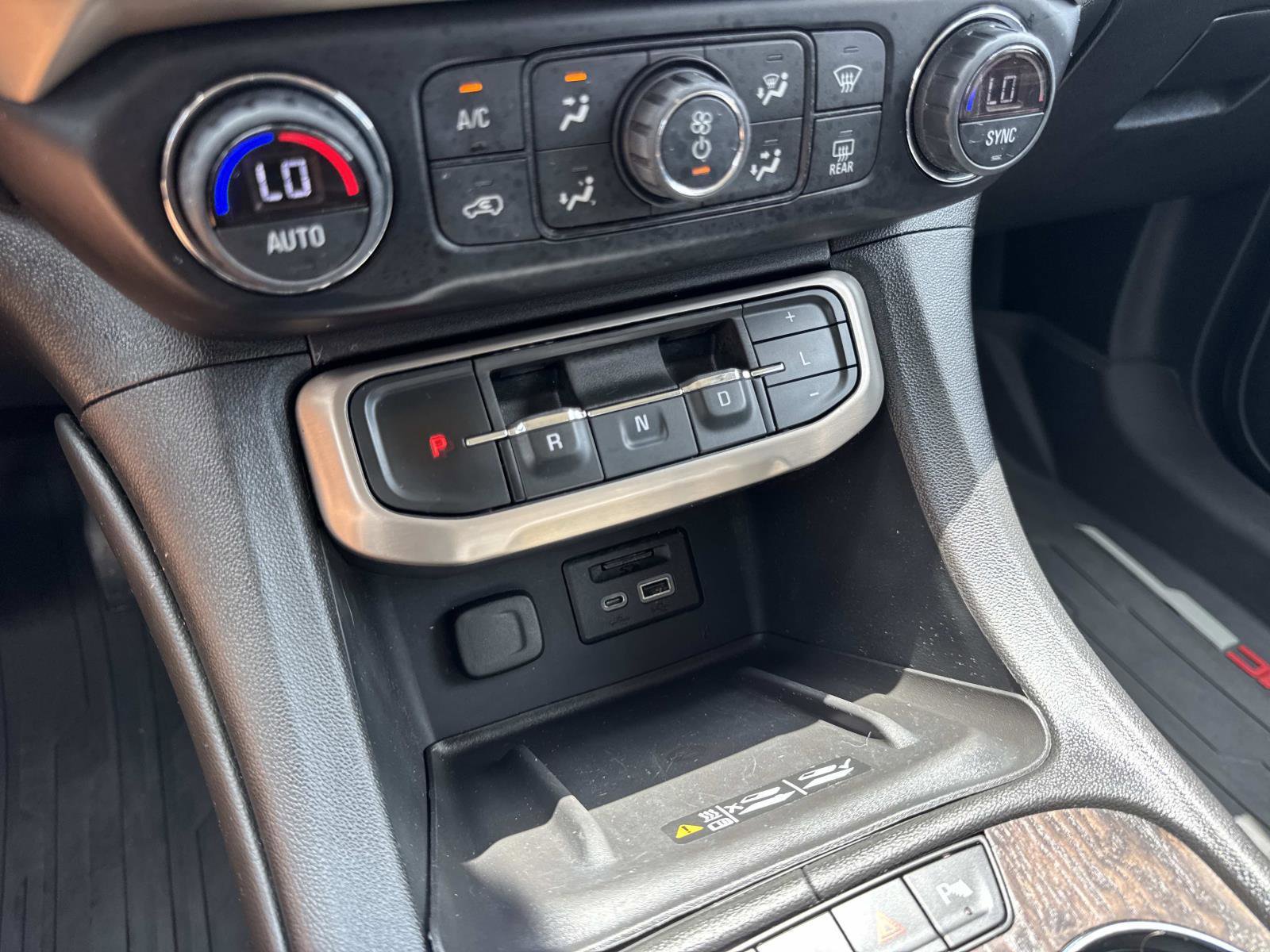 Used 2022 GMC Acadia Denali w/ LPO, Floor Liner Package FWD image 26