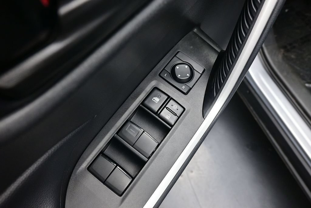Used 2025 Toyota RAV4 LE AWD/4WD image 19