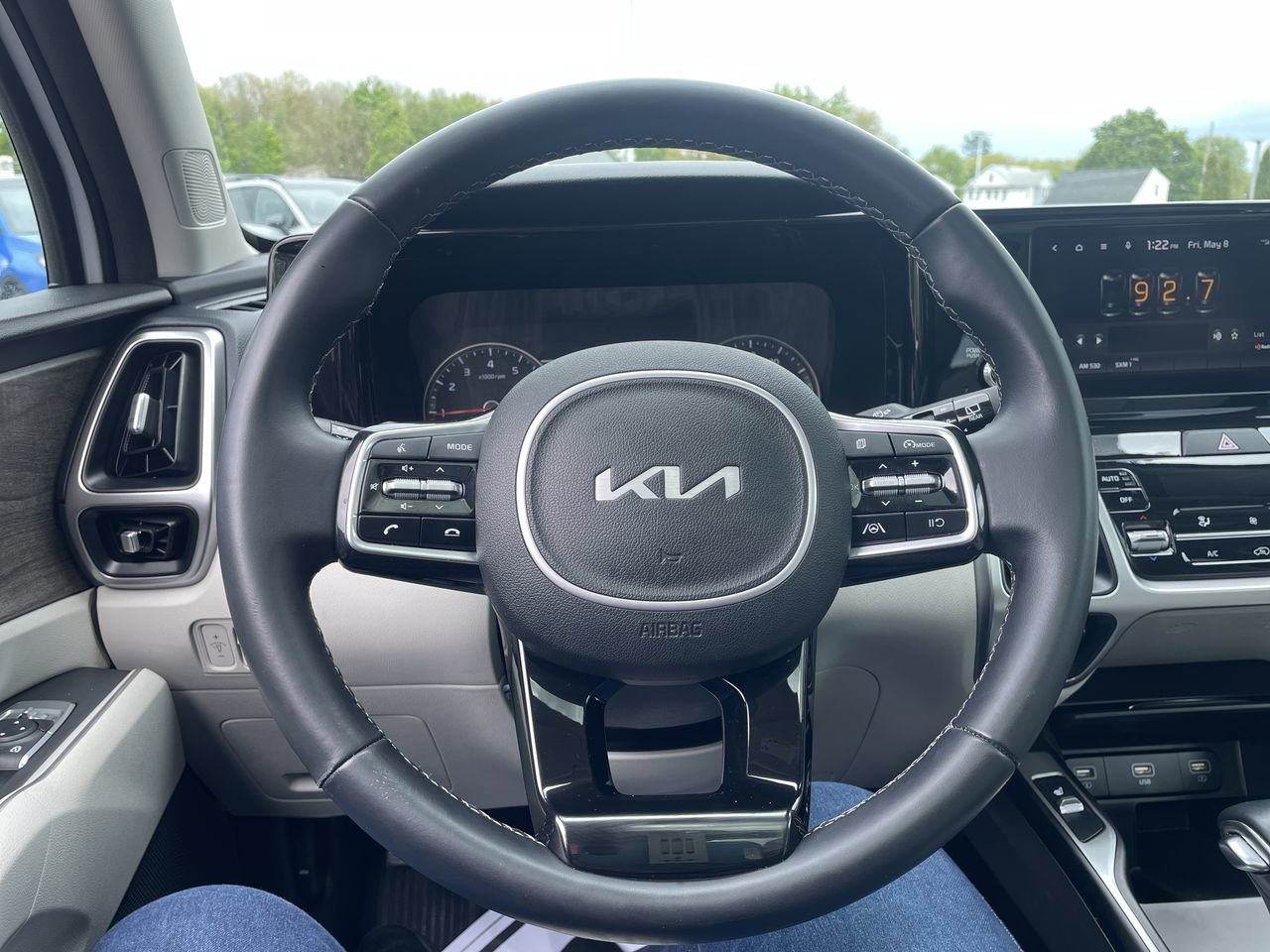 Certified 2022 Kia Sorento S w/ Panoramic Sunroof Package AWD/4WD image 18
