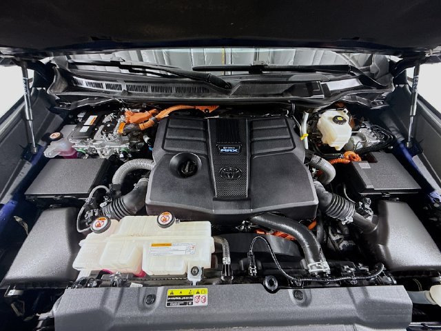 Used 2023 Toyota Sequoia Capstone AWD/4WD image 37