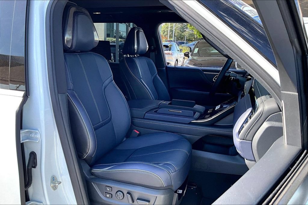Certified 2026 INFINITI QX80 4WD w/ Sport Exterior Package image 9