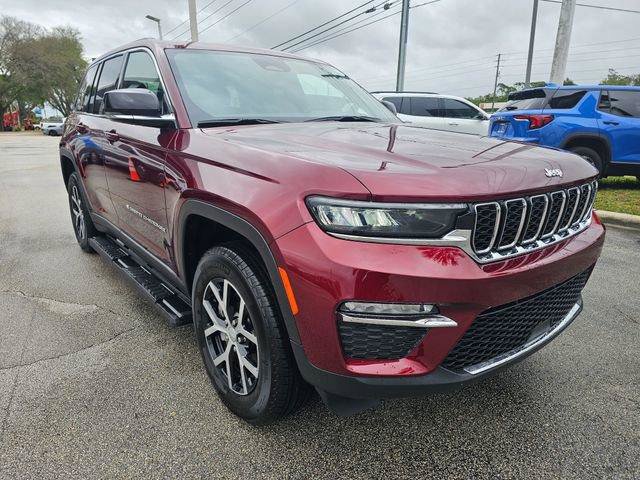 Used 2025 Jeep Grand Cherokee Limited w/ Trailer Tow Package AWD/4WD image 7
