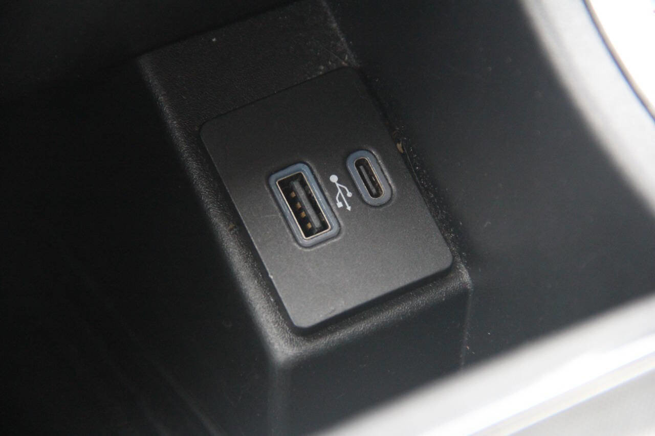 Certified 2022 Ford Edge Titanium image 29