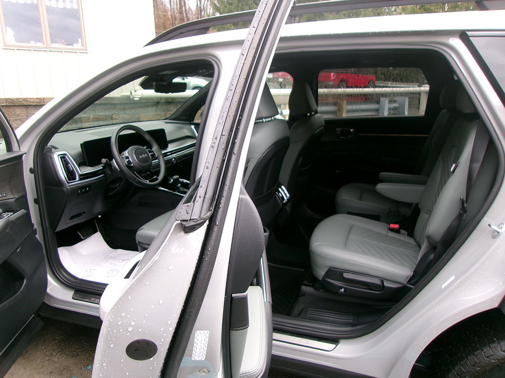 Used 2025 Kia Sorento SX Prestige w/ Sage Leather Package AWD/4WD image 14