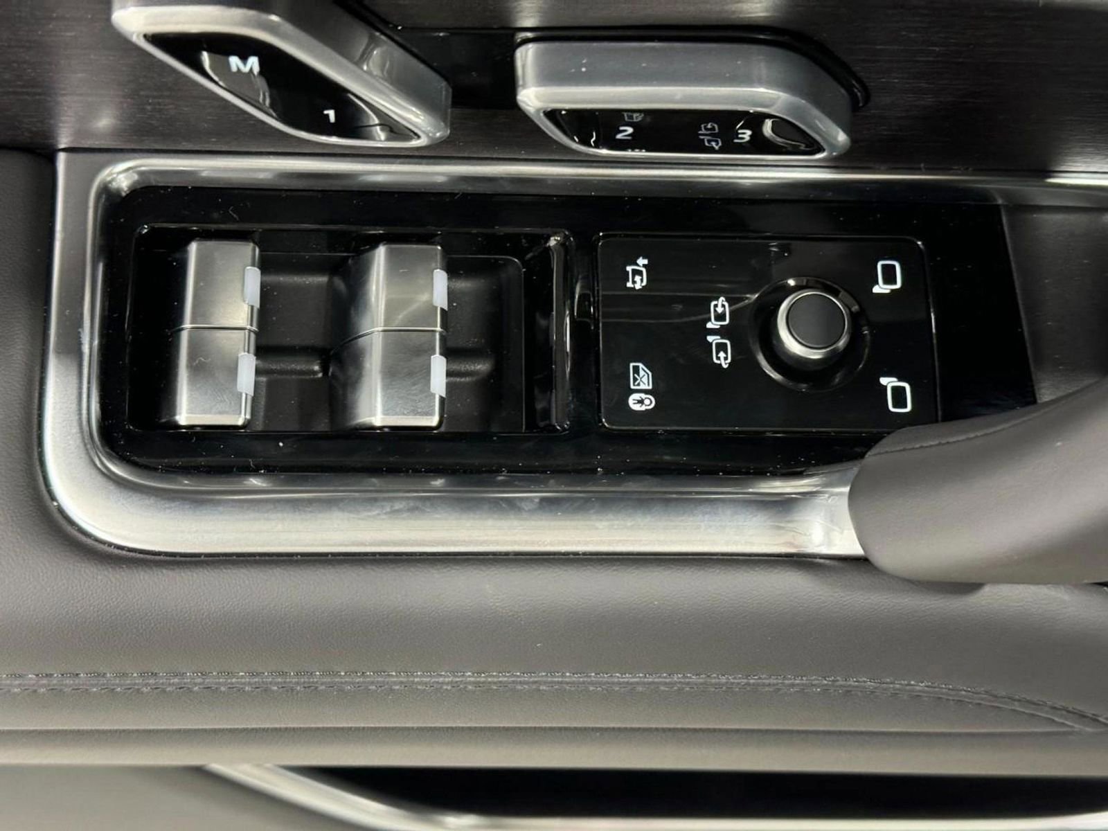 New 2026 Land Rover Range Rover Long Wheelbase SE image 25