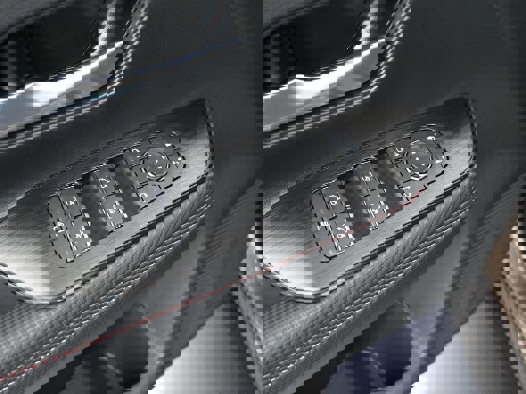 New 2026 Nissan Kicks SR image 11