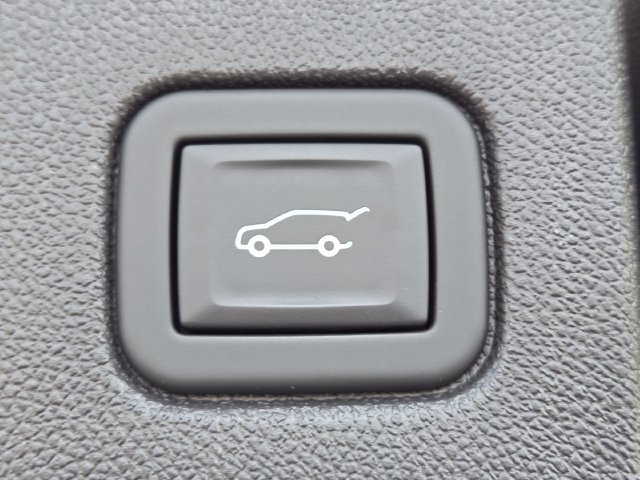 Used 2024 Chevrolet Equinox LT FWD image 18