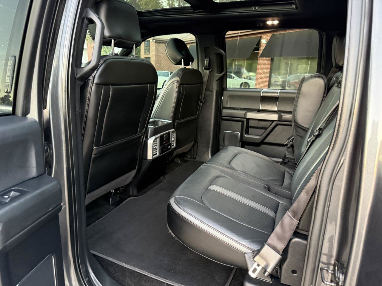 Used 2018 Ford F150 Platinum w/ Equipment Group 701A Luxury AWD/4WD image 31